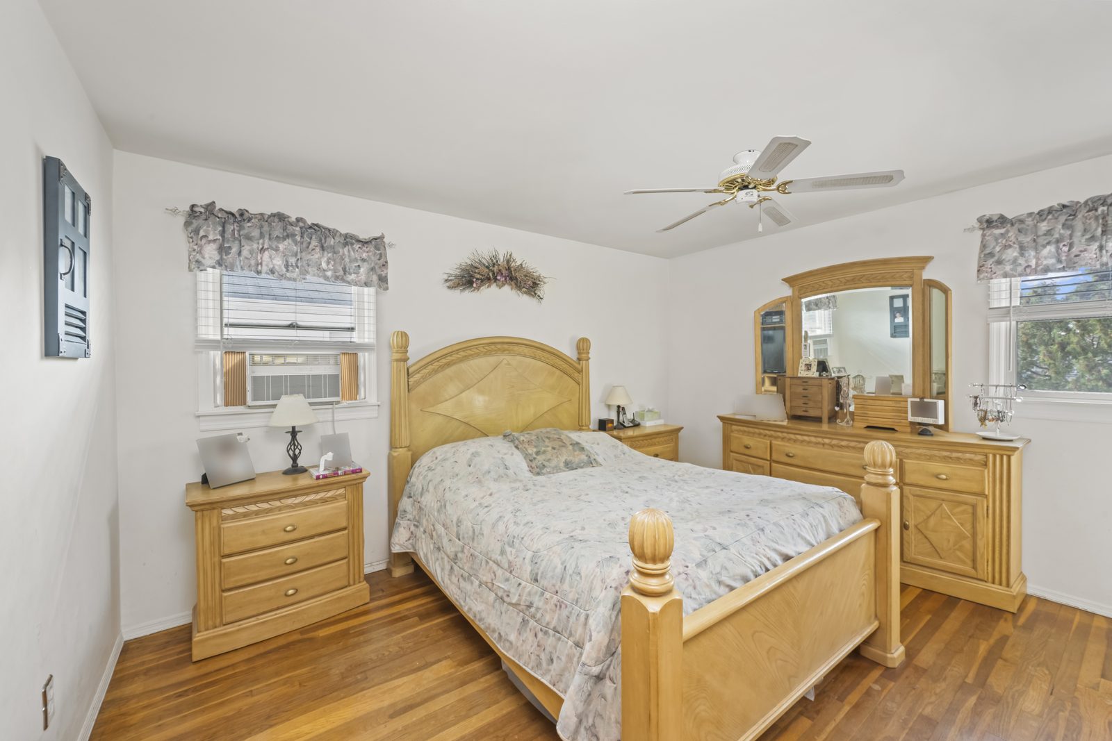 98 Figurea Ave, Eltingville, Staten Island, interior