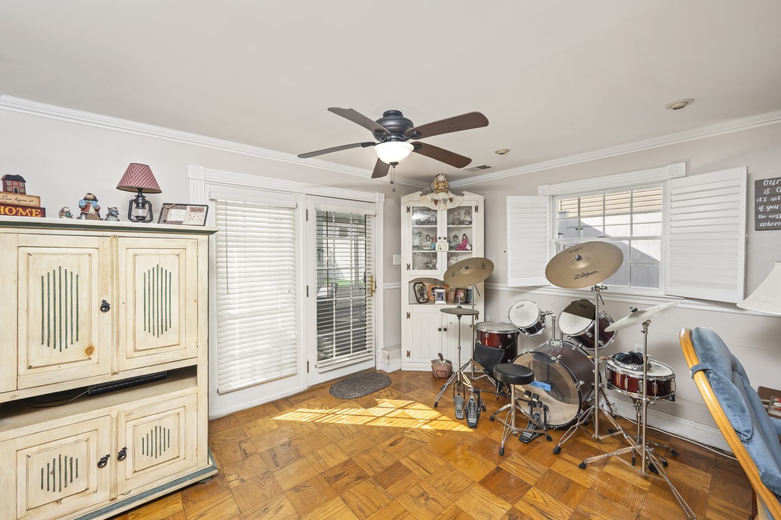 98 Figurea Ave, Eltingville, Staten Island, interior