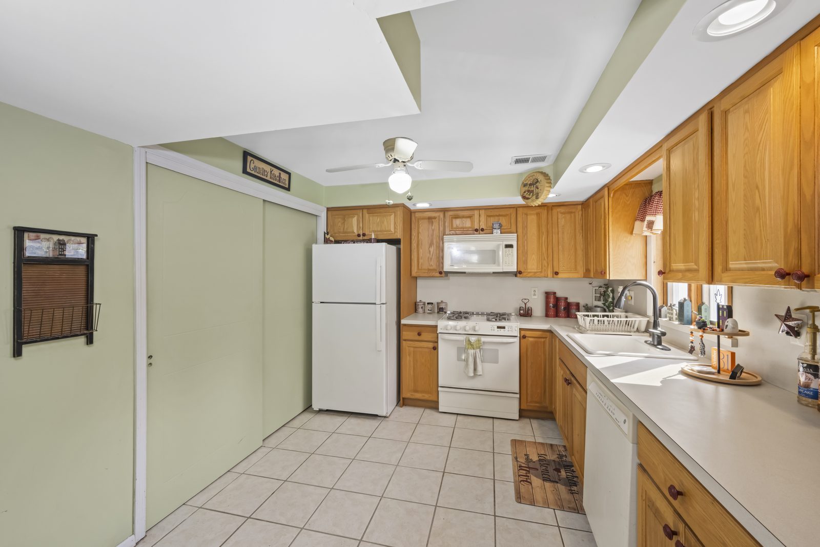 98 Figurea Ave, Eltingville, Staten Island, interior