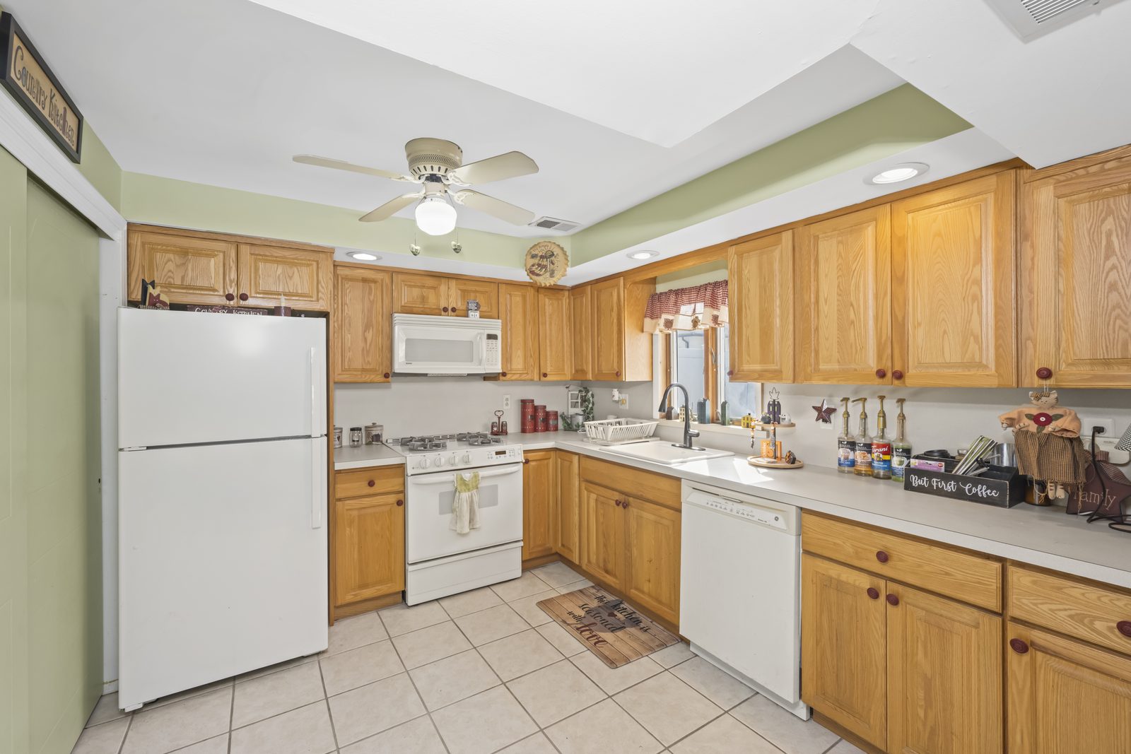 98 Figurea Ave, Eltingville, Staten Island, interior