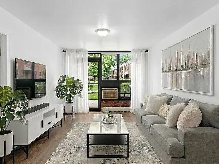 1079 East 72nd St Unit 33, living room