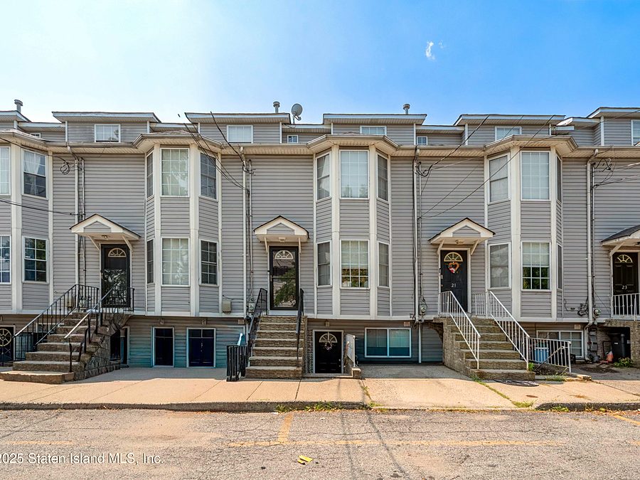 19 Laguna Ln, Staten Island, NY