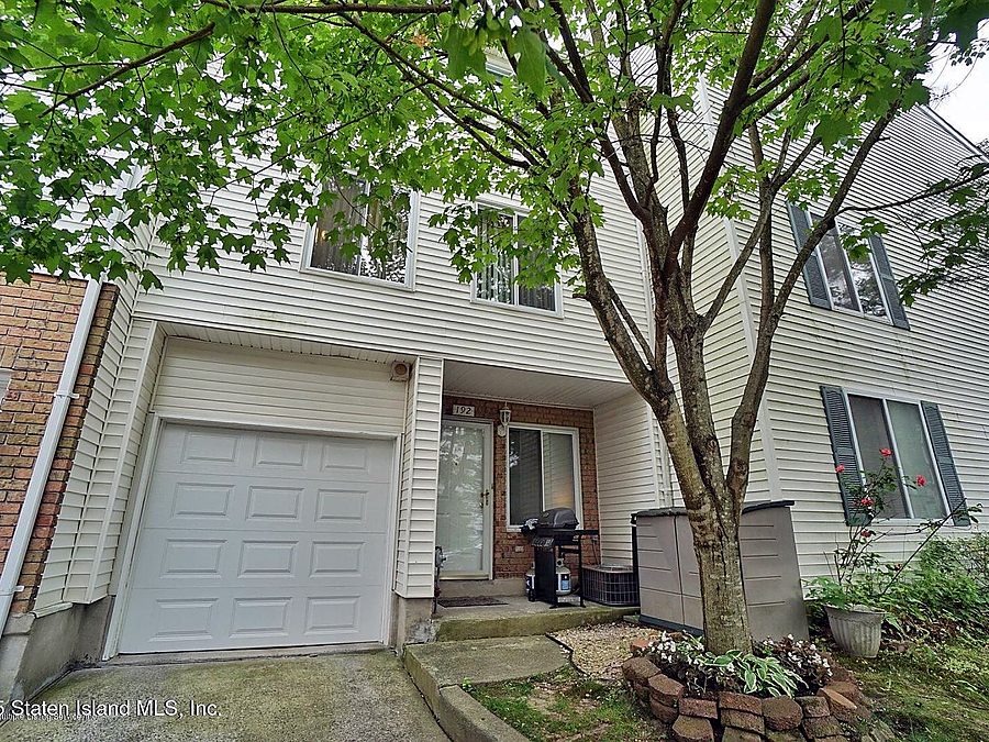 192 Jamie Ln, Staten Island, NY