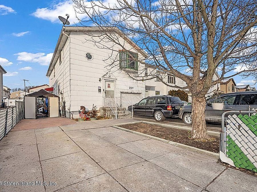 209 Regis Dr, Staten Island, NY
