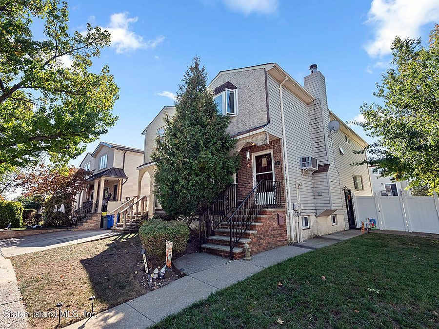 390 Montreal Ave, Staten Island, NY